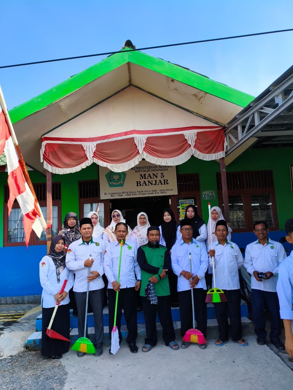 Bersih bersih mesjid Nurul Hidayah Aluh aluh besar