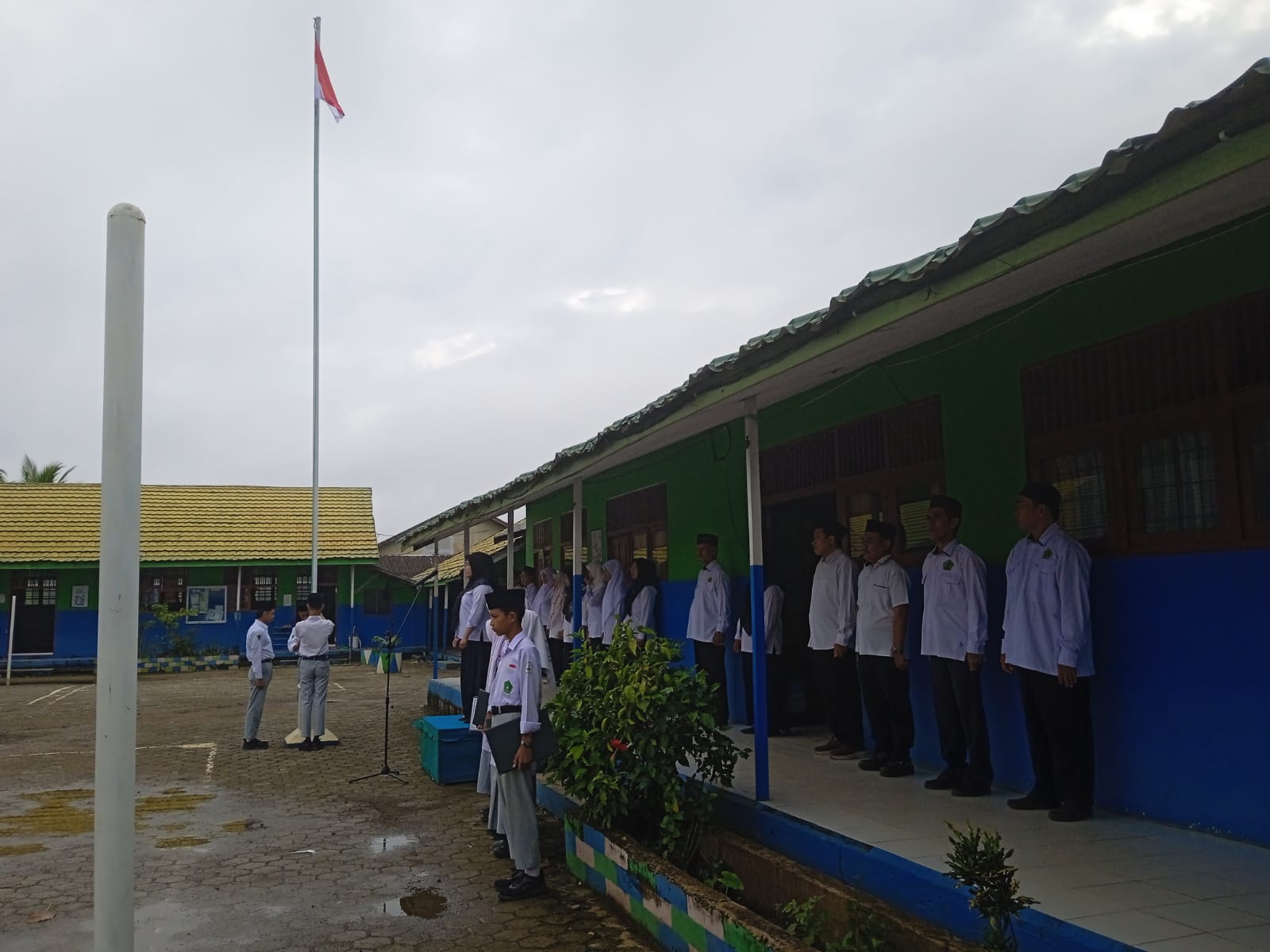 Apel Senin, Pembina Bu Haini